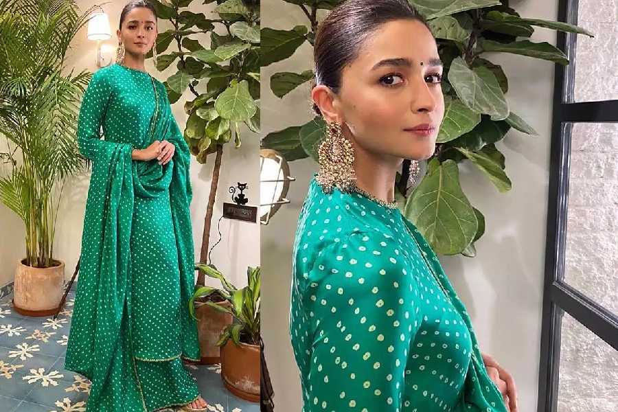 আলিয়ার ফ্যাশনে ফিরে এসেছে পুরনো দিনের পলকা ডটস।