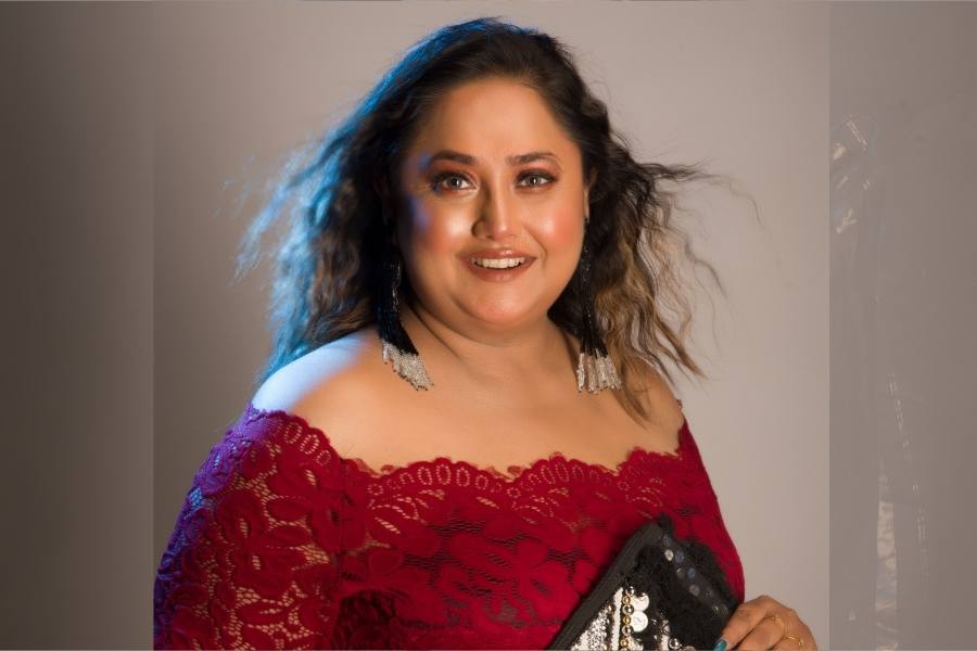 'কী ভারী চেহারা! তবু পরেছে ও রকম পোশাক! বাড়িতে কি আয়না নেই এদের!' প্লাস সাইজ মানুষ, অথচ এমন কথা কখনও শোনেননি, এমনটা হতেই পারে না। 