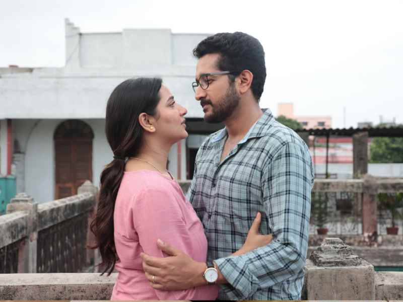 অভিনেতা পরমব্রতকে নিয়ে এখন আর আলাদা করে কিছু বলার প্রয়োজন পড়ে না। তবে এই গল্প বোনানোই হয়েছে যেন শুভশ্রীর অভিনয় দেখার জন্য। 