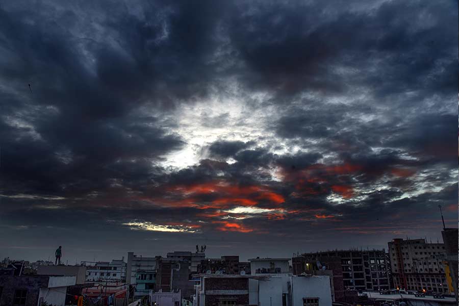 এ বছর বর্ষায় দক্ষিণবঙ্গে ভারী বৃষ্টি কার্যত অধরা ছিল। নির্ধারিত সময়ের পরে দক্ষিণে পা রেখেছিল বর্ষা। যদিও এ বছর ভাল বৃষ্টি হয়েছে উত্তরবঙ্গে।