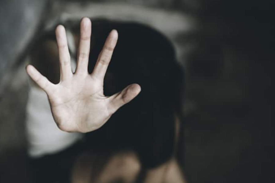 গ্রামে এই ঘটনা জানাজানি হতেই ক্ষোভে ফেটে পড়েন সকলে। পুলিশের বিরুদ্ধে নিষ্ক্রিয়তার অভিযোগে সরব হন গ্রামবাসীরা। 