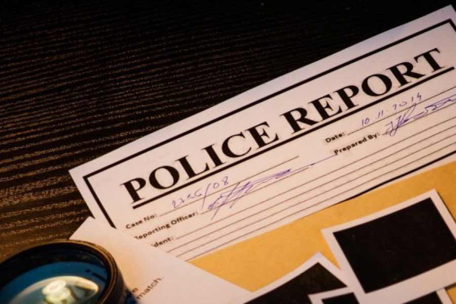 গ্রামবাসীরা জানিয়েছেন, বুধবারই ওই শিক্ষকের বিরুদ্ধে তাঁরা সম্মিলিত ভাবে এফআইআর দায়ের করেছিলেন। কিন্তু লিখিত অভিযোগ পেয়েও পুলিশ কোনও ব্যবস্থা গ্রহণ করেনি বলে অভিযোগ। তাই গ্রামবাসীরা নিজে থেকে তাঁকে শাস্তি দিয়েছেন।