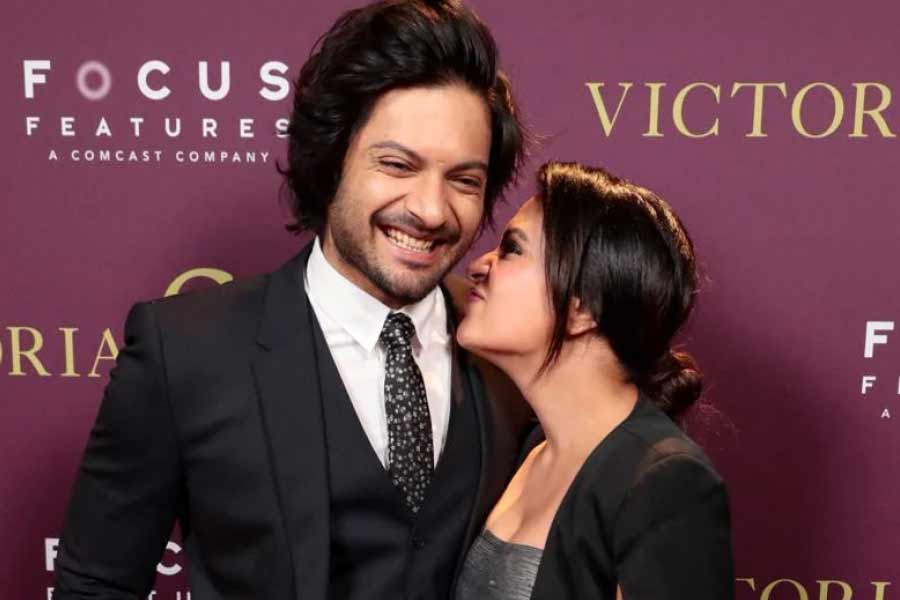 কাছের মানুষদের নিয়েই প্রাক্‌-বিয়ের অনুষ্ঠান সারতে চান রিচা-আলি। তাই বলিপাড়ার কেউ সেখানে থাকবেন না। 