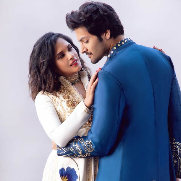 এক সপ্তাহেরও বেশি সময় ধরে বিয়ের অনুষ্ঠান চলবে। তবে ঠিক কোন দিন গাঁটছড়া বাঁধবেন রিচা-আলি, তা এখনও স্পষ্ট নয়। 