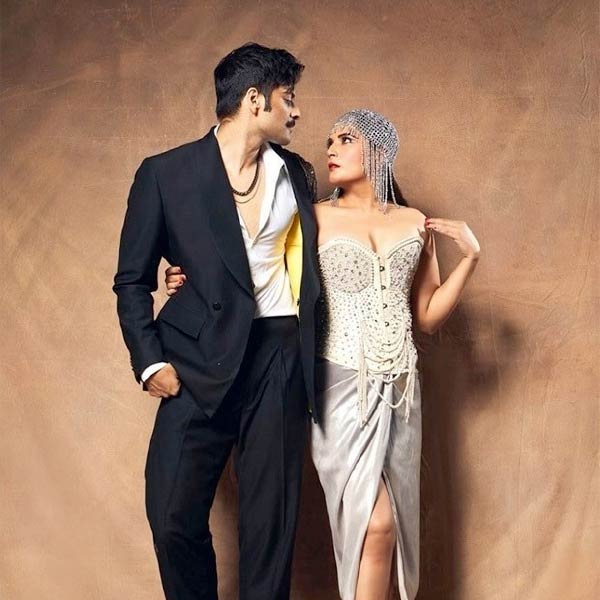 রিচা ও আলির প্রেমকাহিনি ঘিরে তাঁদের অনুরাগীদের মধ্যে যথেষ্ট উদ্দীপনা ছিল। তাঁদের প্রেমকাহিনি ঠিক যেন রূপকথার গল্পের মতো। দীর্ঘ দিনের সম্পর্ক অবশেষে পরিণতির পথে। 