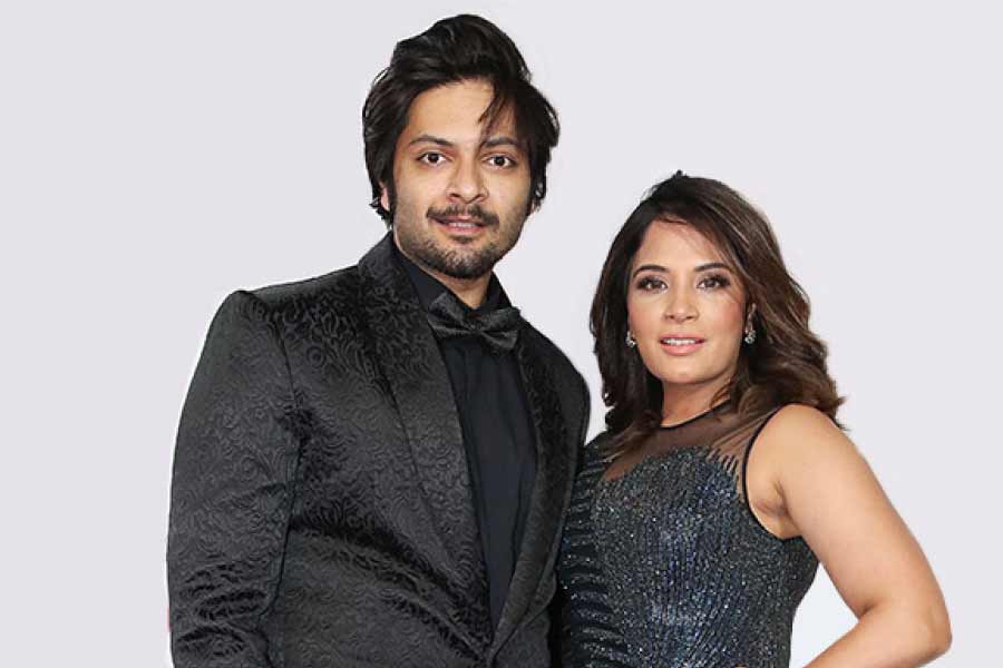 রিচা প্রথম ‘আই লভ ইউ’ বললেও বিয়ের প্রস্তাব প্রথম দেন আলি। প্রেমিকাকে বিয়ের প্রস্তাব দেওয়ার জন্য মলদ্বীপে ঘুরতে যাওয়ার পরিকল্পনা করেন নায়ক। তারপর হাঁটু মুড়ে রিচার হাত ধরে বিয়ের প্রস্তাব দেন আলি। 