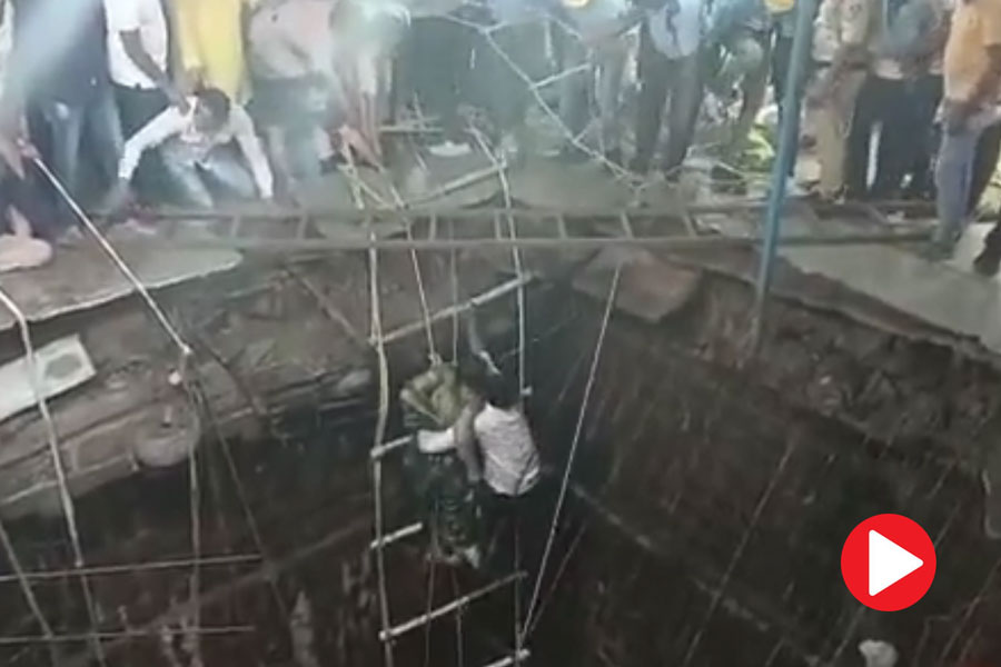 Woman fall into bore well again while rescuing in Indore temple tragedy incident.