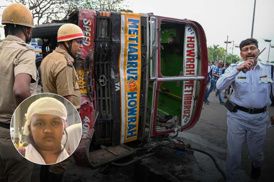 image of accident in kolkata