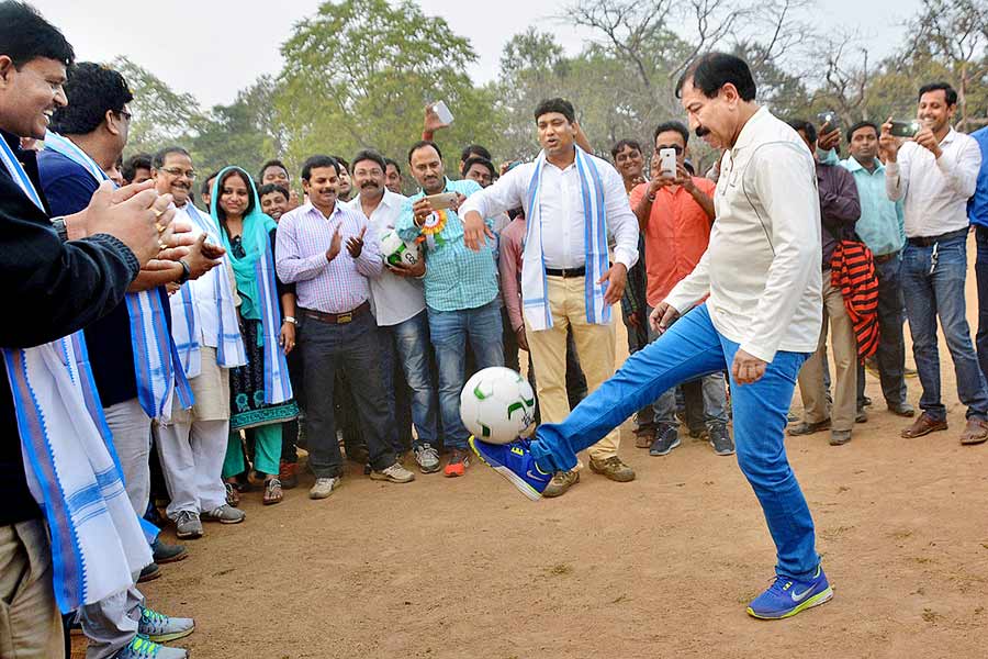 খেলা: ২০১৭ সালে এক অনুষ্ঠানে প্রসূন বন্দ্যোপাধ্যায়