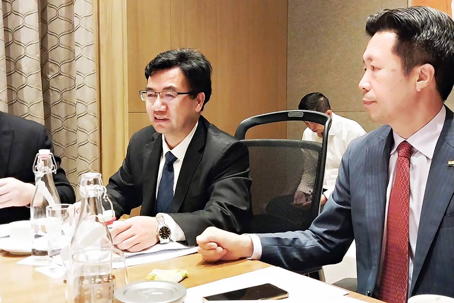 An image of Chinese Embassy Minister Counselor Chen Jianjun (Left) and Chinese Consul-General in Kolkata Cha Liuyu (Right)