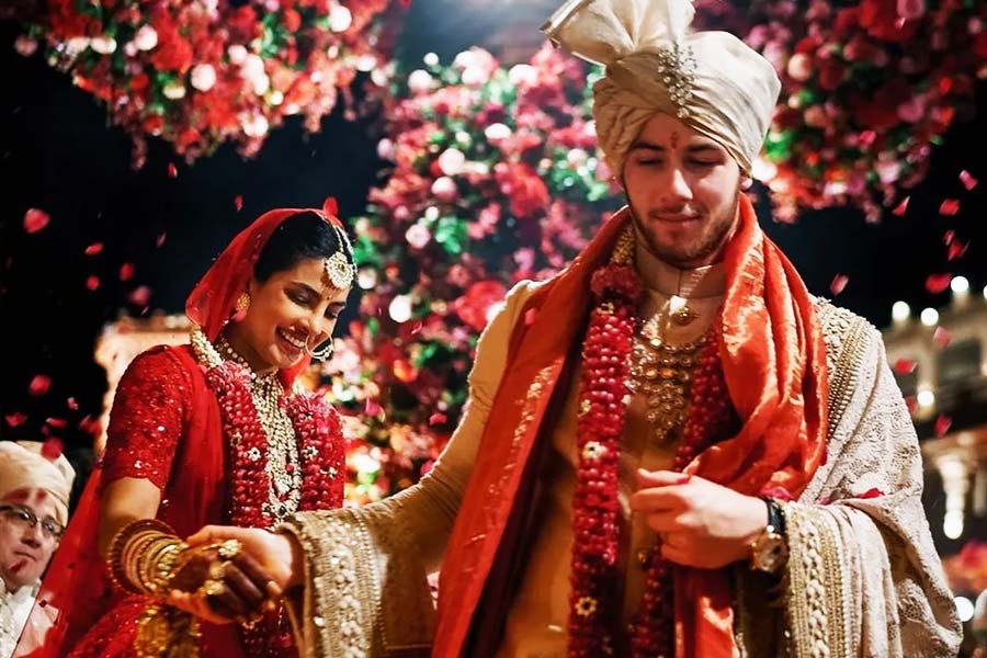 image of priyanka chopra nick jonas 