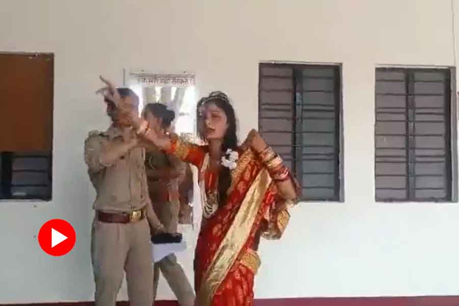 newlybride made chaos at police station