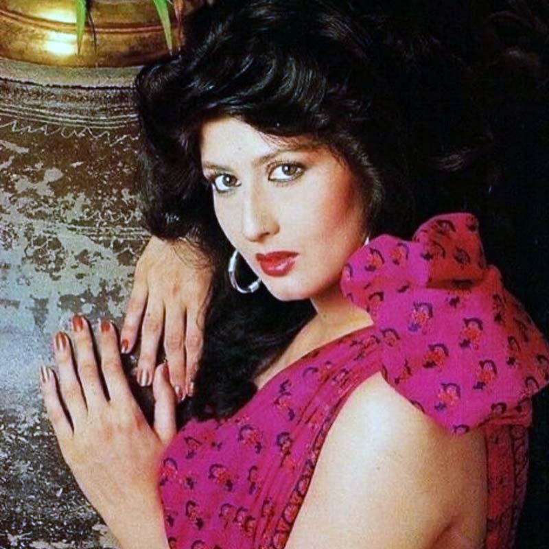 সোমির সঙ্গে সলমনের সম্পর্কের কথা জানার পর মন ভেঙে যায় সঙ্গীতার। ১৯৯৪ সালের ২৭ মে বিয়ে হওয়ার কথা ছিল সলমন এবং সঙ্গীতার। কিন্তু সোমির ব্যাপারে জানার পর এপ্রিল মাসেই বিয়ে ভেঙে দেন সঙ্গীতা।