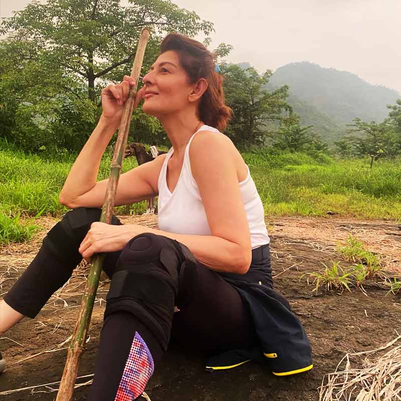 মাঝেমধ্যেই ঘুরতে বেরিয়ে পড়েন সঙ্গীতা। অবসর সময়ে আঁকতে ভালবাসেন। ইনস্টাগ্রামে প্রায়শই নিজের ছবি এবং ভিডিয়ো পোস্ট করেন তিনি। এখনও পর্যন্ত ইনস্টাগ্রামে সঙ্গীতার অনুরাগী সংখ্যা ৩৯ লক্ষের গণ্ডি পেরিয়েছে।