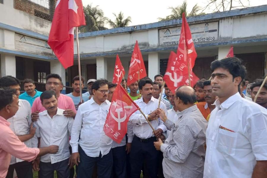 TMC workers quit party and join CPIM in Tehatta 