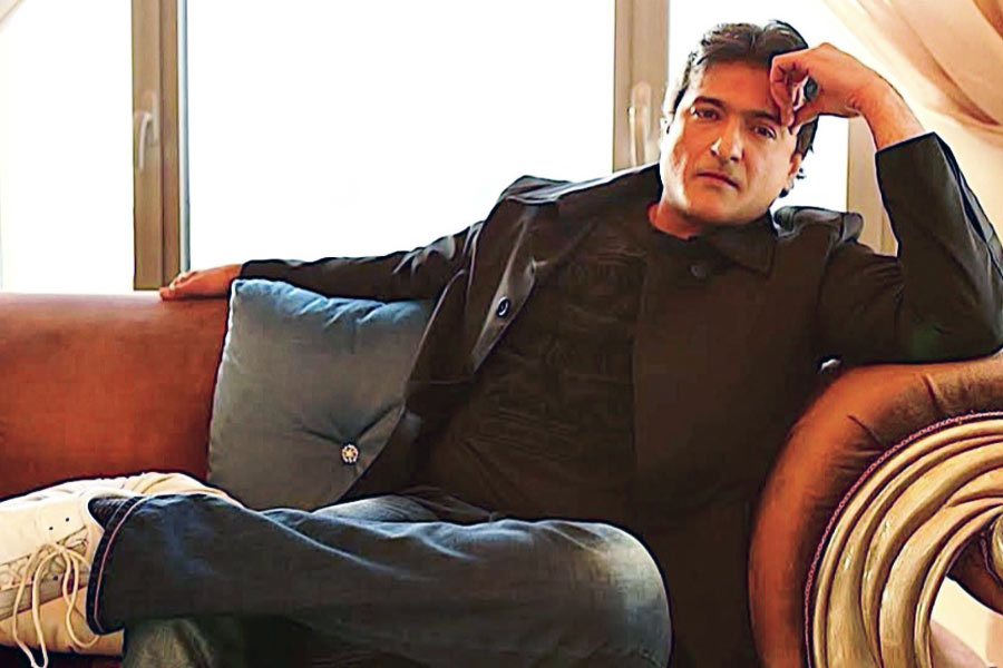 আরমানের বাবা-মা দু’জনেই ফিল্ম জগতের সঙ্গে যুক্ত ছিলেন। তাঁর বাবা রাজকুমার কোহলি ছিলেন বলিউডের অন্যতম পরিচালক। মা ছিলেন অভিনেত্রী। পঞ্জাবি এবং হিন্দি ছবিতে অভিনয় করতে দেখা গিয়েছে তাঁকে। সেই সূত্রেই অভিনয়ে নামেন আরমান।