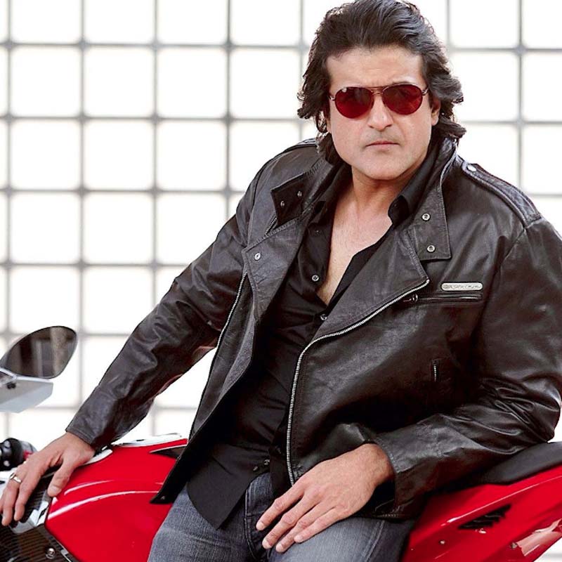 তবে মুনমুনের সঙ্গে আরমানের সম্পর্ক খুব একটা ভাল ছিল না। বলিপাড়ায় কানাঘুষো শোনা যায় যে, মুনমুনকে নাকি মাঝেমধ্যেই মারধর করতেন আরমান। কিন্তু আরমানের সঙ্গে সম্পর্ক ভাঙতে চাইতেন না মুনমুন। মুখ বুজে সব সহ্য করতেন তিনি।