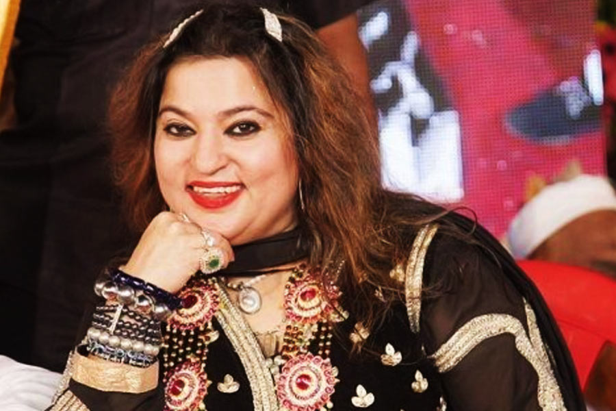 এক সাক্ষাৎকারে ডলি জানান, ঘরের ভিতরেও মদ খেয়ে মুনমুনকে মারতেন আরমান। মানসিক নির্যাতনও করতেন তিনি। কিন্তু মুনমুন কখনওই আরমানের বিরুদ্ধে কোনও অভিযোগ করতেন না।