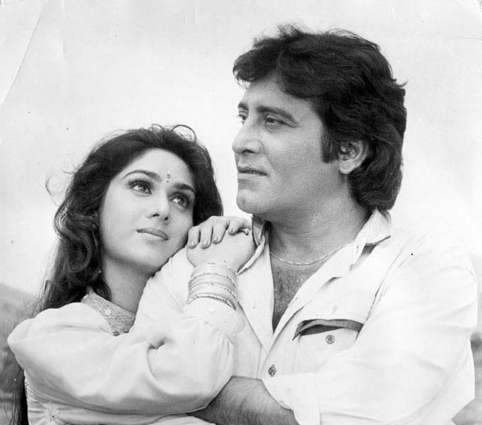 ‘জুর্ম’ ছবিতে ‘যব কোয়ি বাত বিগড় যায়ে’ গানটি বেশ জনপ্রিয় হয়েছিল। এই গানটি গেয়েছিলেন কুমার শানু এবং সাধনা সরগম। ছবিটির প্রিমিয়ারের সময় বলি তারকাদের মনে ধরেছিল গানটি।