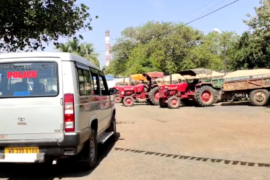 Birbhum's Sadaipur police seized 12 trucks loaded with Sand dgtld