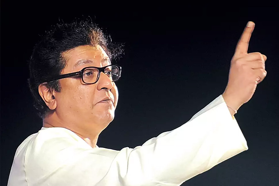 মরাঠি রাজনীতির পরিচিত মুখ রাজ ঠাকরে। রাজনীতির পাশাপাশি সিনেমাজগতের প্রতিও আগ্রহ ছিল তাঁর। ১৯৯০ সালের ১১ ডিসেম্বর মরাঠি সিনেমাজগতের প্রযোজক-পরিচালক মোহন ওয়াঘের কন্যা শর্মিলাকে বিয়ে করেন তিনি।