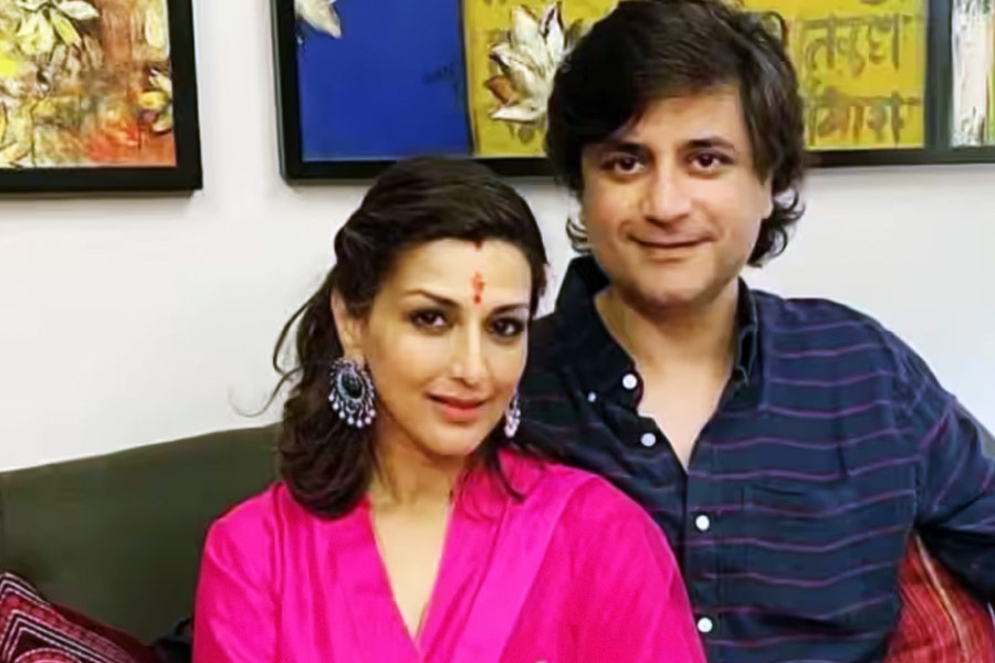 ২০০২ সালে গোল্ডি বহেলকে বিয়ে করেন সোনালি। ১৯৯৪ সালে মুক্তিপ্রাপ্ত ‘নারাজ়’ ছবির শুটিং ফ্লোরে সোনালির সঙ্গে আলাপ হয় গোল্ডির।