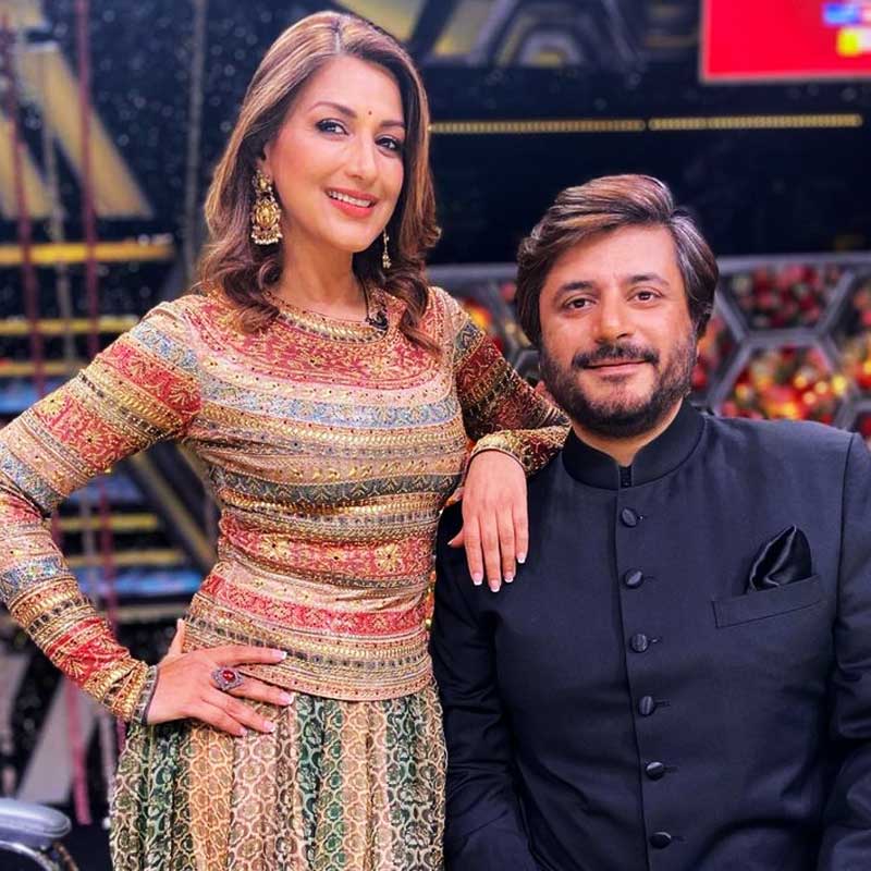 বলিপাড়ার একাংশের অনুমান, রাজের সঙ্গে বিচ্ছেদের পরেই নাকি গোল্ডির সঙ্গে মেলামেশা বেড়ে গিয়েছিল সোনালির। তার পরেই বিয়ের সিদ্ধান্ত নিয়ে ফেলেন অভিনেত্রী। নব্বইয়ের দশকে চুটিয়ে অভিনয় করলেও পরে অভিনয় থেকে সাময়িক বিরতি নেন তিনি।