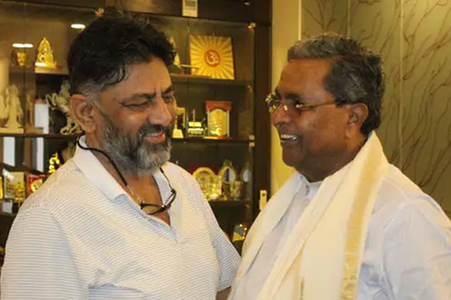 A Photograph of DK Shivakumar and Siddaramaiah