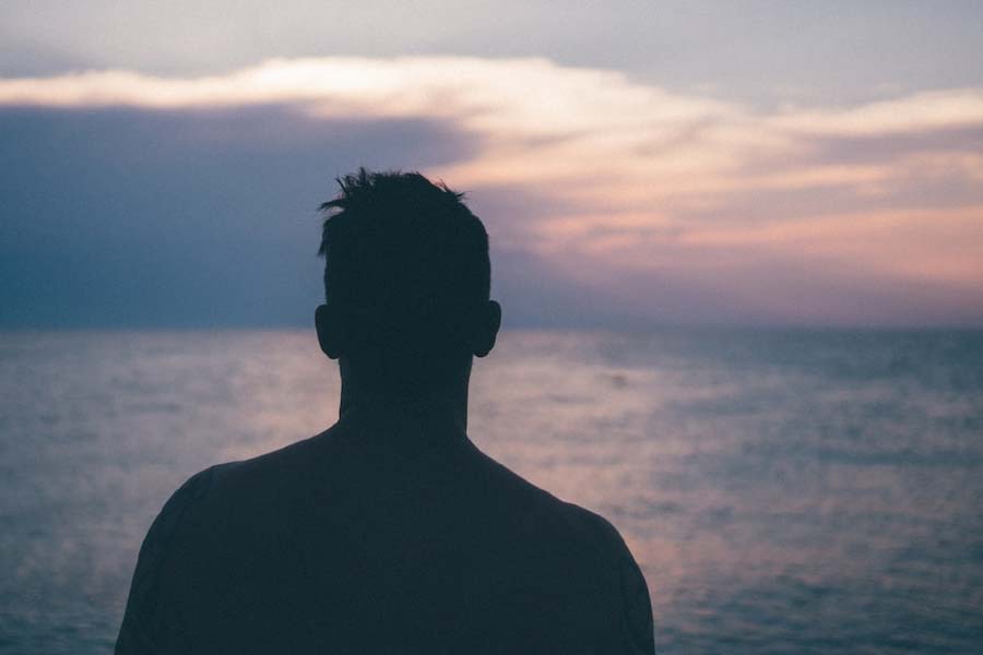 আসল নামের চেয়ে বিশ বাজাজ নামেই বেশি পরিচিত বিশ্বদীপ। গোয়ালিয়রে জন্ম তাঁর। ছোটবেলা থেকেই পড়াশোনার প্রতি আগ্রহ ছিল তাঁর। সিদ্ধান্ত নিয়েছিলেন যে, ইঞ্জিনিয়ার বা চিকিৎসক হবেন।