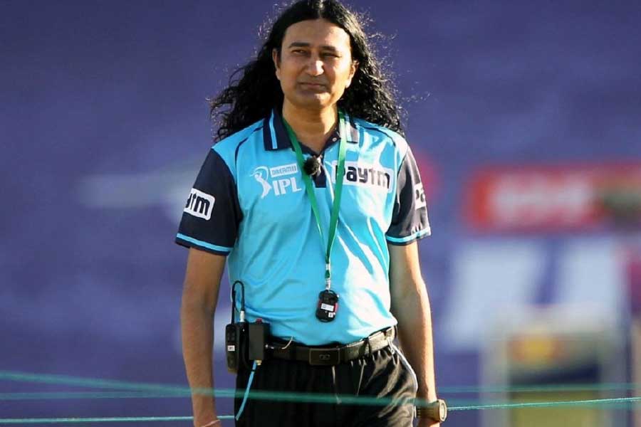 How much salary does an umpire get in IPL matches.