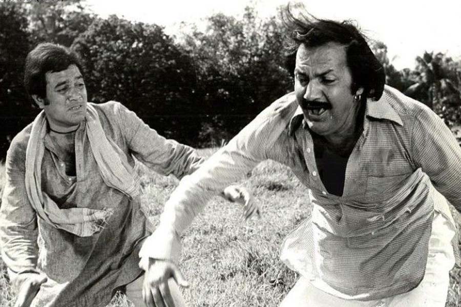 অভিনয় দক্ষতা নিয়ে কেউ কোনও প্রশ্ন না তুললেও রাজেশের বিরুদ্ধে হিন্দি ছবি নির্মাতাদের অভিযোগ ছিল একটাই। সম্প্রতি এক সাক্ষাৎকারে বলিপাড়ার জনপ্রিয় খলনায়ক প্রেম চোপড়া তাঁর কেরিয়ারের স্মৃতিচারণ করতে গিয়ে রাজেশের প্রসঙ্গেও মন্তব্য করেন।