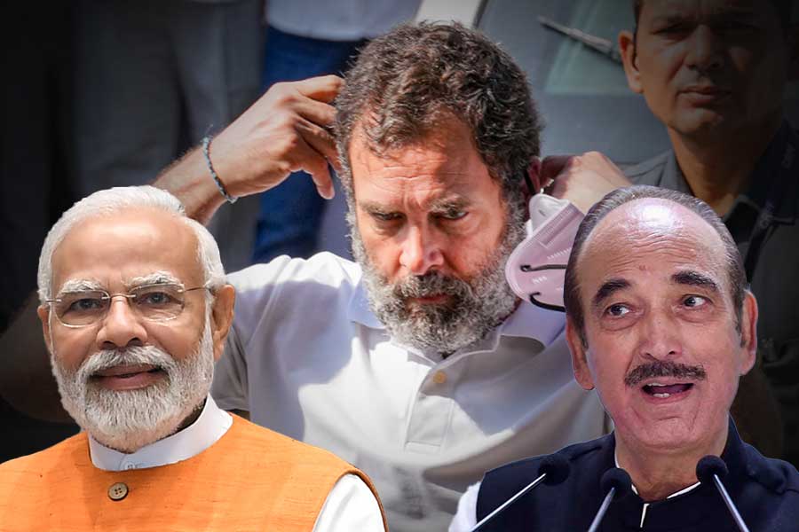 Former Congress leader  Ghulam Nabi Azad calls PM Narendra Modi a ‘statesman’