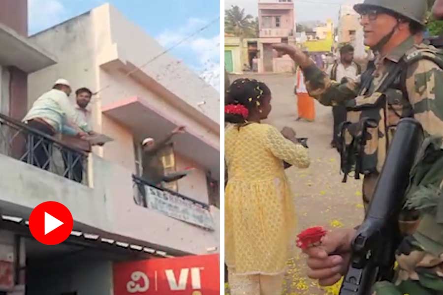 BSF jawans welcomed with flowers