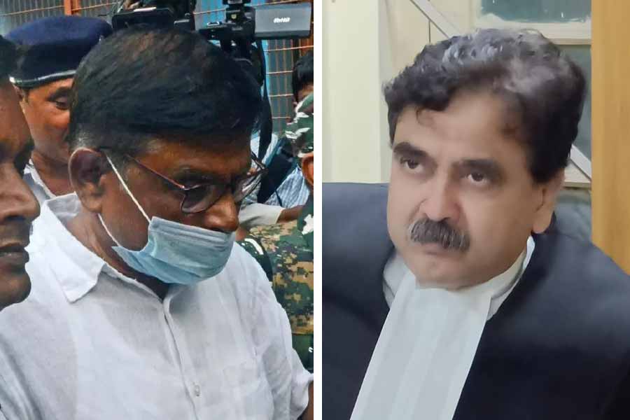 Calcutta High Court Justice Abhijit Gangopadhyay orders Presidency Jail authority to bring Manik Bhattacharya in High court