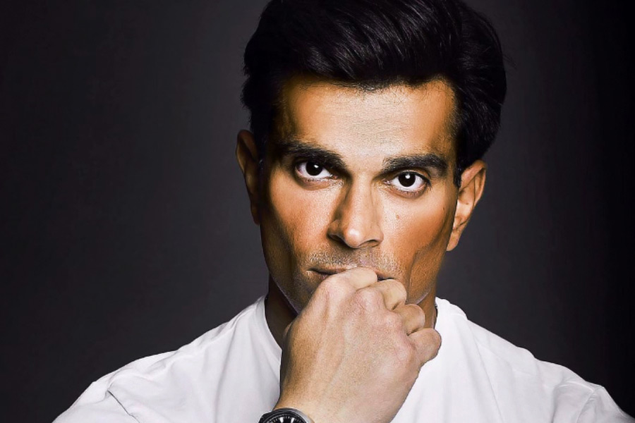 ধারাবাহিক জগত থেকে অভিনয় শুরু করেছিলেন কর্ণ। তিন বছর হিন্দি ধারাবাহিকে কাজ করার পর ‘দিল মিল গয়ে’ সিরিয়ালের মাধ্যমে সাফল্যের স্বাদ পান তিনি।