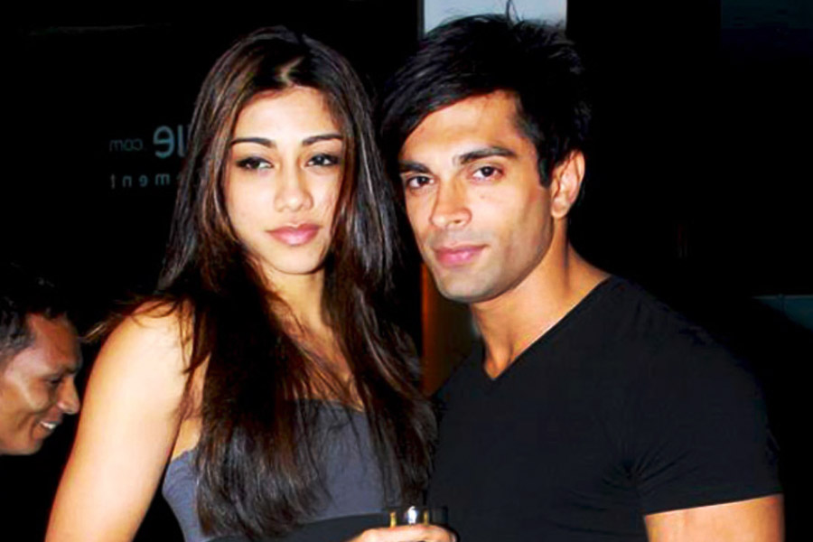 কর্ণ যে ডান্স রিয়্যালিটি শোয়ে প্রতিযোগী হিসাবে অংশগ্রহণ করেছিলেন, সেই শোয়ে কর্ণের কোরিয়োগ্রাফার ছিলেন নিকোল অ্যালভারেস। নিকোলের সঙ্গে বিবাহ-বহির্ভূত সম্পর্কে জড়িয়ে পড়েছিলেন কর্ণ। পরকীয়া সম্পর্কের কথা প্রকাশ্যে আসায় কর্ণ এবং শ্রদ্ধার বিবাহবিচ্ছেদ হয়।