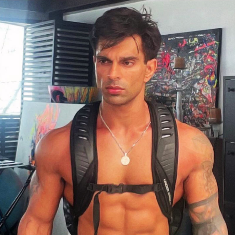 জেনিফারের সঙ্গে অশান্তি হওয়ার পর শ্রদ্ধা এবং নিকোলের সঙ্গে যোগাযোগ বন্ধ করে দেন কর্ণ। নিজের ভুল বুঝেছেন বলে কর্ণকে ক্ষমাও করে দেন জেনিফার। তাঁদের সম্পর্ক আবার জোড়া লাগে। কিন্তু আবার কিছু দিন পর তাঁদের সম্পর্কে তৃতীয় ব্যক্তির আবির্ভাব হয়।