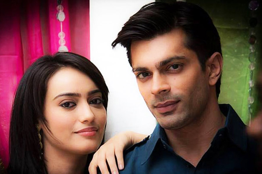 শুধু প্রযোজকের সঙ্গেই নয়, তাঁর পাশাপাশি ধারাবাহিকের মুখ্য অভিনেত্রী সুরভি জ্যোতির সঙ্গে ধীরে ধীরে সম্পর্ক গভীর হতে থাকে কর্ণের।