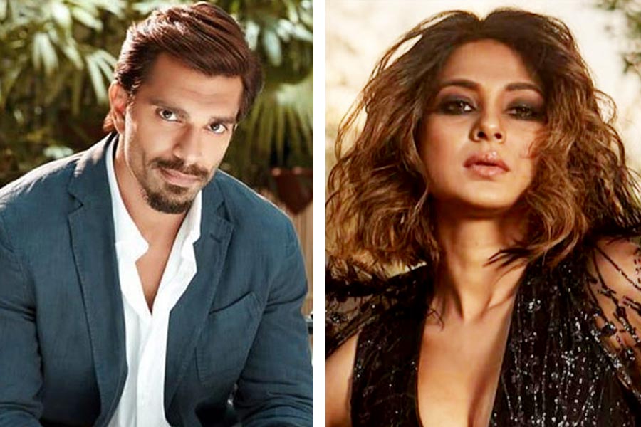 দু’বছর সংসার করার পর ২০১৪ সালে কর্ণ এবং জেনিফারের বিচ্ছেদ হয়। বলিপাড়ার একাংশের দাবি, বিপাশা বসুর সঙ্গে ‘অ্যালোন’ ছবিতে কাজ করার সময় তাঁর সঙ্গে সম্পর্কে জড়িয়ে পড়েন কর্ণ। সেই কারণেই নাকি কর্ণকে ডিভোর্স দেন জেনিফার।