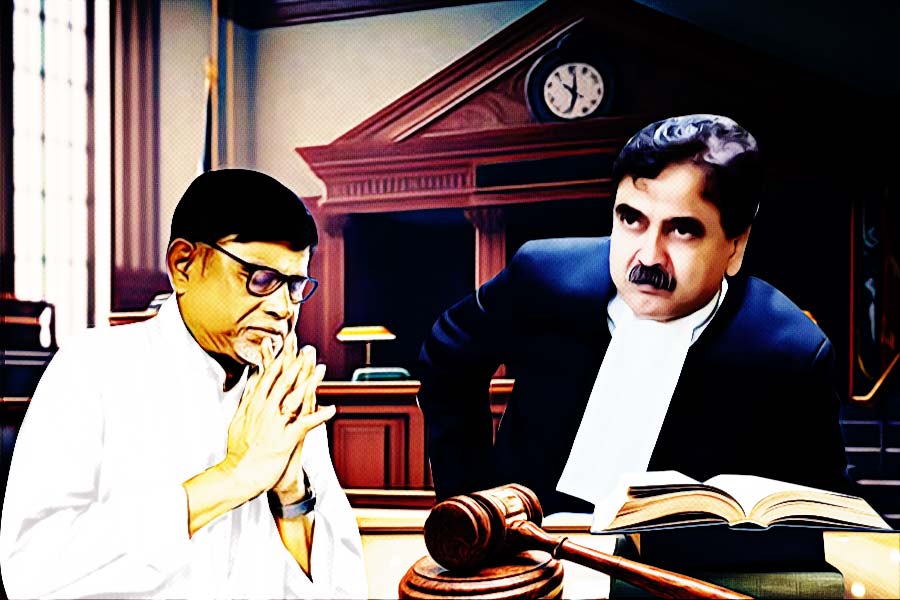 the conversation between Manik Bhattacharya and Justice Abhijit Gangopadhyay in Calcutta High Court 