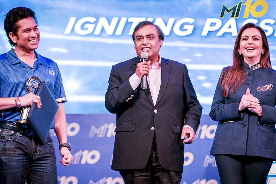 এশিয়ার ধনী শিল্পপতিদের তালিকাতেই শুধু নয়, এ বার সবচেয়ে ধনী ক্রীড়াদল মালিকের তালিকাতেও সেরার সেরা হলেন মুকেশ অম্বানী।