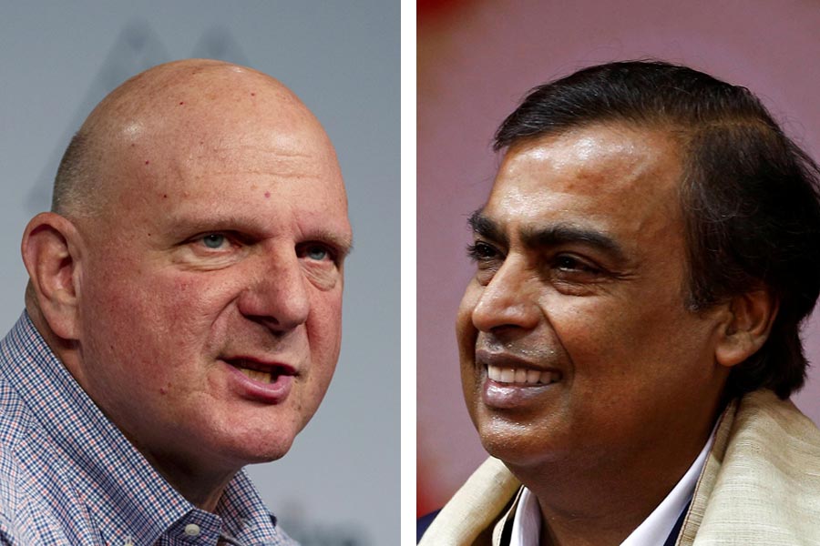 ফোর্বস প্রকাশিত তালিকা অনুযায়ী ৮৩০০ কোটি ডলার সম্পত্তির অধিকারী হয়ে প্রথম স্থানে নাম লিখিয়েছেন মুকেশ। এত দিন পর্যন্ত এই তালিকার শীর্ষে ছিলেন স্টিভ বলমার। এই বছর স্টিভকেও অতিক্রম করে গিয়েছেন মুকেশ।