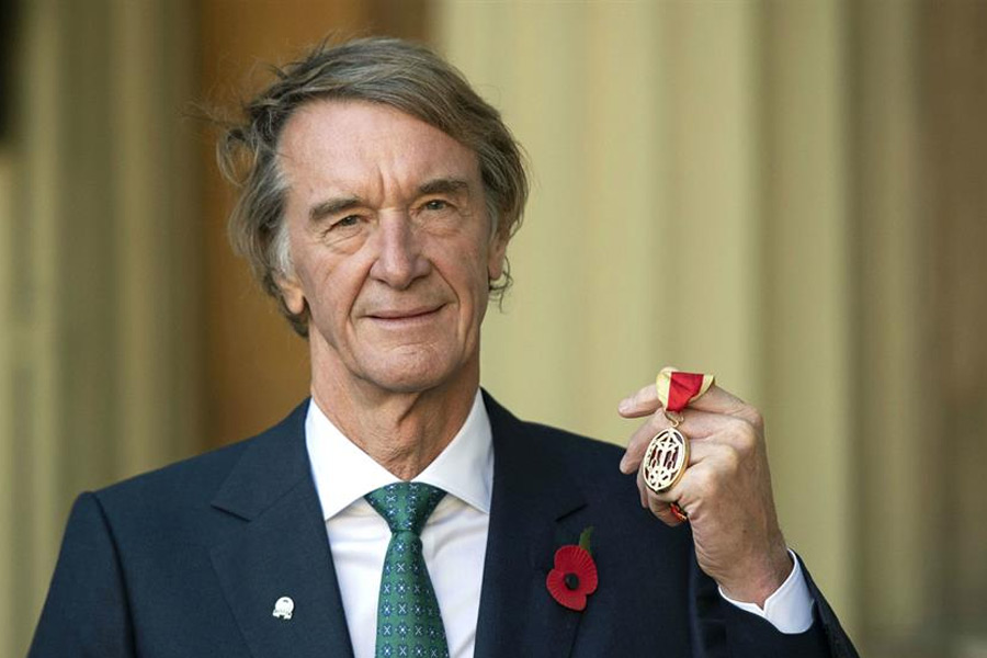 ২২৯০ কোটি ডলার সম্পত্তির মালিকানা নিয়ে ষষ্ঠ স্থানে রয়েছেন জেমস র‌্যাটক্লিফ। ব্রিটেনের বাসিন্দা জেমস ওজিসি নাইস ক্রীড়াদলের মালিক।