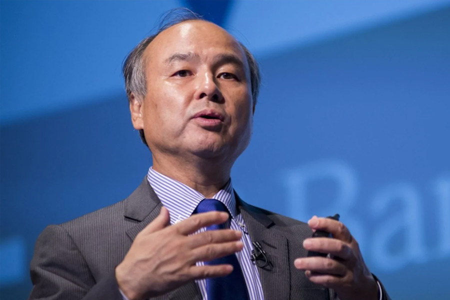 প্রথম দশে রয়েছে জাপানও। জাপানের বাসিন্দা মাসাইয়োশি সোনের কাছে মালিকানা রয়েছে ফুকুয়োকা সফ্‌টব্যাঙ্ক হকস দলের। ফোর্বসের তালিকায় সপ্তম স্থানে রয়েছেন তিনি। মাসাইয়োশির মোট সম্পত্তির পরিমাণ ২২৪০ কোটি টাকা।