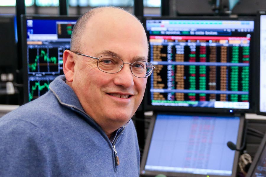 ফোর্বসের তালিকায় দশম স্থানে রয়েছেন আরও এক আমেরিকার বাসিন্দা স্টিভ কোহেন। নিউ ইয়র্ক মেটস দলের মালিক তিনি। তাঁর মোট সম্পত্তির পরিমাণ ১৭৫০ কোটি ডলার।