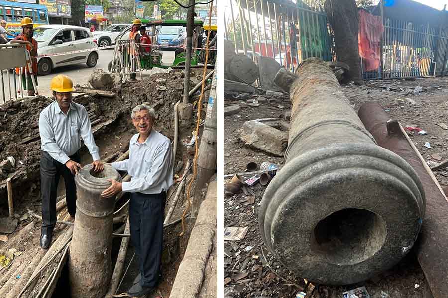 250 years old British Cannon of heritage value found under a street in Dumdum 