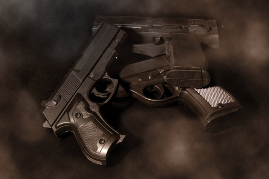 পটনায় থাকাকালীন স্থানীয় এক পলিটেকনিক কলেজে ভর্তি হয়েছিলেন পূজা। সেখানে পড়তে পড়তেই অপরাধ জগতে তাঁর হাতেখড়ি। কলেজে কৈলাস ফৌজি নামে এক গ্যাংস্টার এবং তাঁর এক সঙ্গীর সঙ্গে আলাপ হয় পূজার। এর পর তাঁদের বন্ধুত্ব আরও গভীর হয়।