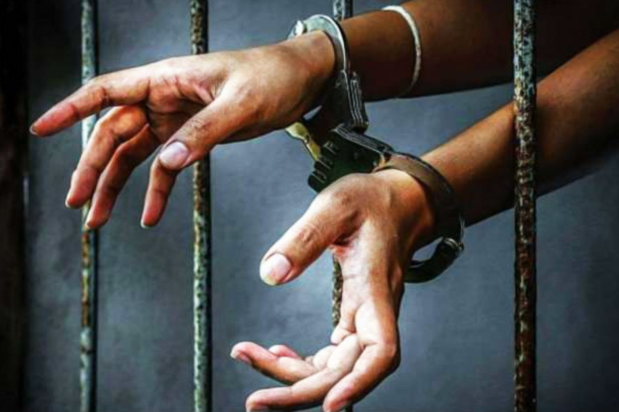 বেশ কিছু দিন গা ঢাকা দেওয়ার পর মজফ্‌ফরপুরের সেই অপহরণ মামলায় গ্রেফতার হন পূজা। নীরজকে অপহরণ ও মুক্তিপণ দাবির ঘটনায় পুলিশ তাঁকে গ্রেফতার করে। এর পরই পূজাকে জেলে পাঠানো হয়।