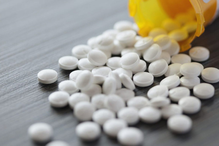 ২০১৫-এর জুলাইয়ে শারীরিক অসুস্থতার কথা জানিয়ে শিবহার সদর হাসপাতালে ভর্তি হন মুকেশ। হাসপাতালে ভর্তি থাকাকালীন পুলিশ কর্মীদের ঘুমের ওষুধ খাইয়ে তিনি চম্পট দেন। এর কয়েক দিনের মধ্যেই হঠাৎ অসুস্থ হয়ে পড়েন পূজা।