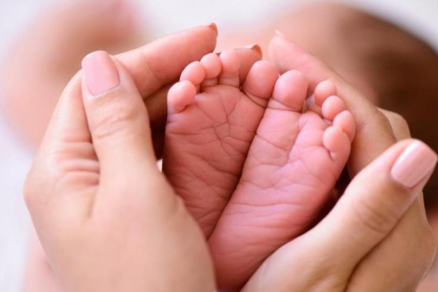 পূজার স্বাস্থ্যের অবনতি হলে তাঁকে মজফ্‌ফরপুরের একটি হাসপাতালে ভর্তি করানো হয়। সেখানেই ২০১৬ সালের ১ মার্চ কন্যাসন্তানের জন্ম দেন তিনি। সুস্থ হয়েই পূজাকে আবার জেলে ফিরে যেতে হয়।